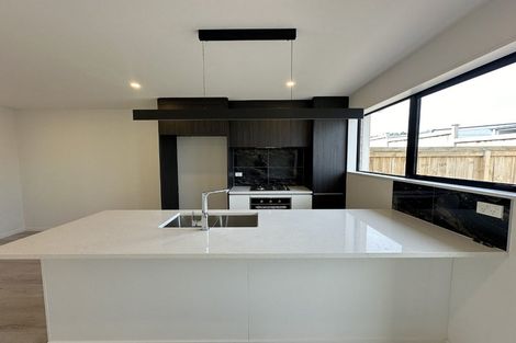 Photo of property in 15b Poruru Close, Papakura, 2110