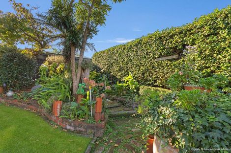 Photo of property in 19 Ashburn Lane, Awapuni, Palmerston North, 4412