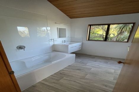 Photo of property in 91 Domain Crescent, Muriwai, Waimauku, 0881