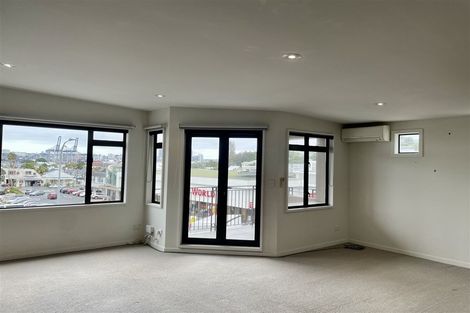 Photo of property in 2a/4 Fleet Street, Devonport, Auckland, 0624