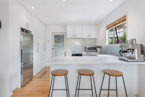 Photo of property in 1/9 De Val Drive, Titirangi, Auckland, 0604