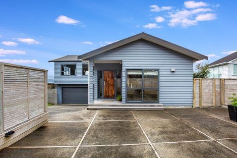 Photo of property in 154 Kahu Road, Paremata, Porirua, 5024