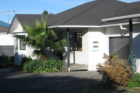 Photo of property in 2/275 Hobsonville Road, Hobsonville, Auckland, 0618