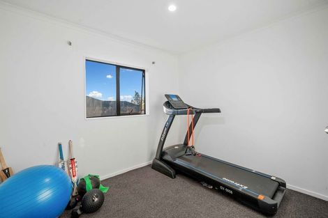 Photo of property in 18 Keri Vista Rise, Papakura, 2110
