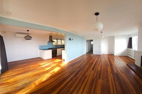 Photo of property in 170 The Esplanade, Island Bay, Wellington, 6023