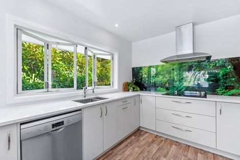Photo of property in 22 Tiri Road, Milford, Auckland, 0620