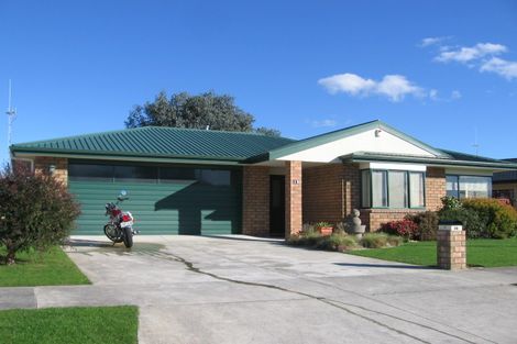 Photo of property in 15 Lancewood Lane, Roslyn, Palmerston North, 4414