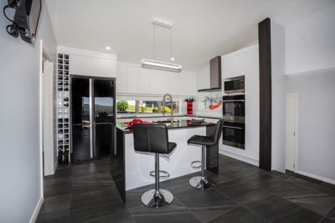 Photo of property in 2 Madeira Close, Whitby, Porirua, 5024