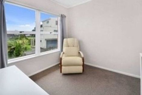 Photo of property in 5/174 East Coast Road, Forrest Hill, Auckland, 0620