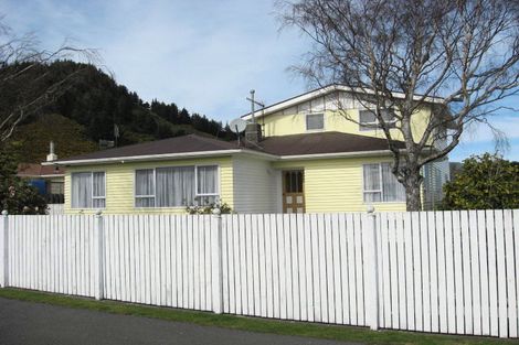 Photo of property in 4 Kim Street, Wainuiomata, Lower Hutt, 5014
