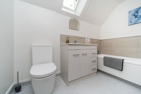 Photo of property in 32 Pioneer Highway, Awapuni, Palmerston North, 4412