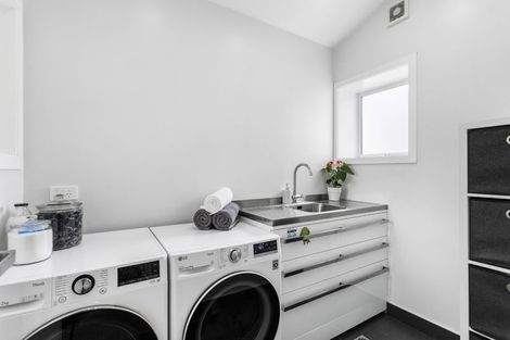 Photo of property in 13 Lanigan Street, Birkdale, Auckland, 0626