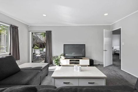 Photo of property in 1 Marbella Drive, Massey, Auckland, 0614