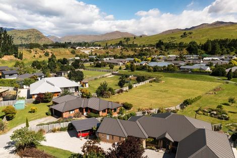 Photo of property in 14 Herries Lane, Lake Hayes, Queenstown, 9304