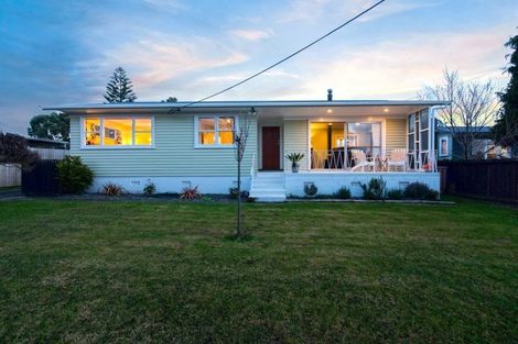 Photo of property in 6 Murray Road, Te Atatu Peninsula, Auckland, 0610