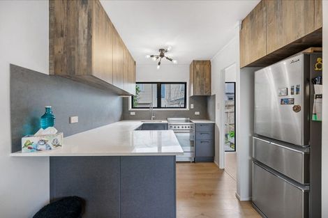 Photo of property in 2/1 Forsythe Place, Massey, Auckland, 0614