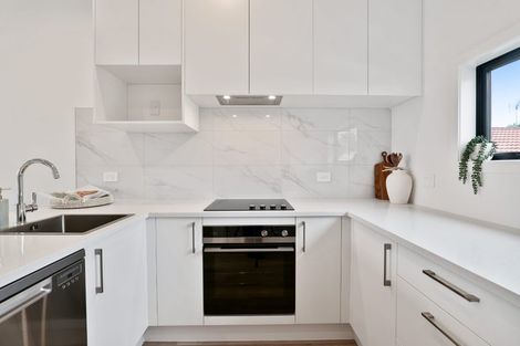 Photo of property in 3 Meg Lane, Glen Eden, Auckland, 0602
