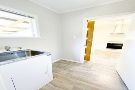 Photo of property in 5 Rondorlyn Place, Manurewa, Auckland, 2102