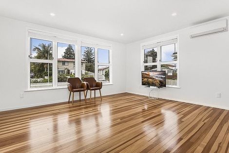 Photo of property in 11 Windrush Close, Mangere, Auckland, 2022