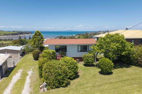Photo of property in 1437 Whangaparaoa Road, Army Bay, Whangaparaoa, 0930