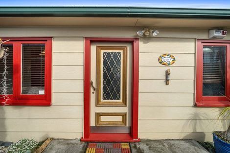 Photo of property in 1/230 East Coast Road, Forrest Hill, Auckland, 0620