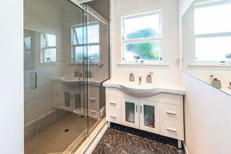 Photo of property in 1 Chester Street, Waverley, 4510