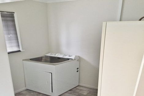 Photo of property in 10 Christmas Road, Manurewa, Auckland, 2102