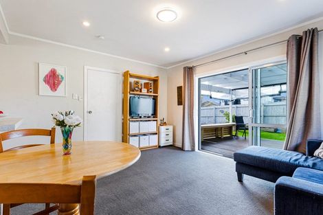 Photo of property in 24 Northall Road, New Lynn, Auckland, 0600