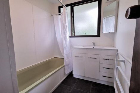 Photo of property in 2/109 Oreil Avenue, West Harbour, Auckland, 0618