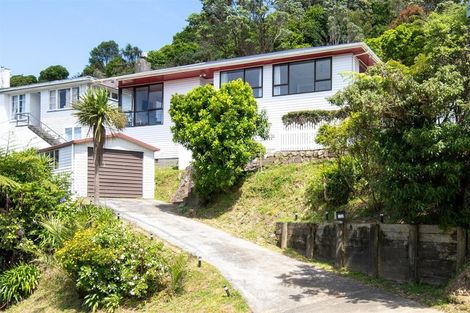 Photo of property in 102 Ruskin Road, Newlands, Wellington, 6037