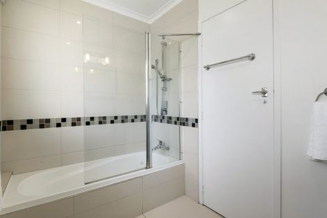 Photo of property in 1/72 Roseberry Avenue, Birkenhead, Auckland, 0626