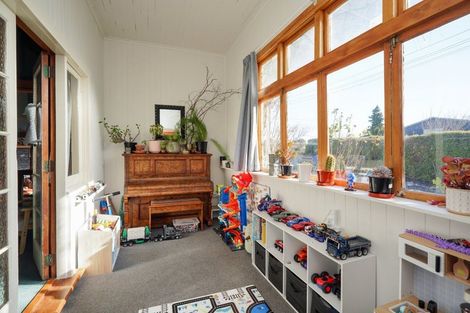 Photo of property in 1 Home Street, Winton, 9720