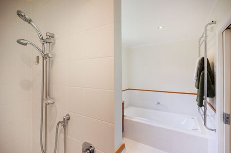 Photo of property in 3 The Oaks, Awapuni, Palmerston North, 4412