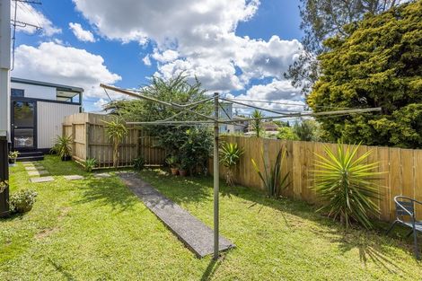Photo of property in 3/144 Godley Road, Green Bay, Auckland, 0604