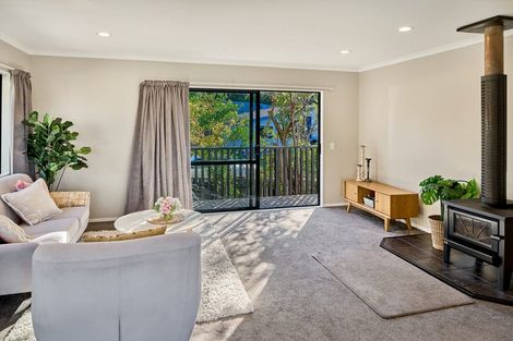 Photo of property in 3 Makora Grove, Paremata, Porirua, 5024