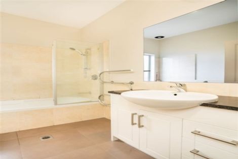 Photo of property in 6/6 Islington Avenue, New Lynn, Auckland, 0600