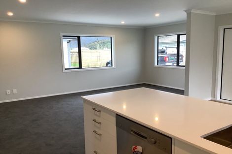 Photo of property in 35 Grovedale Square, Wainuiomata, Lower Hutt, 5014