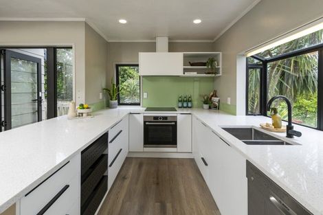 Photo of property in 33 Waipuia Place, Greenhithe, Auckland, 0632