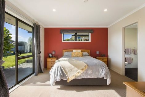 Photo of property in 8 Olive Close, Omokoroa, 3114