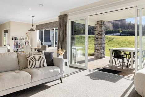 Photo of property in 7 Lochinvar Lane, Acacia Bay, Taupo, 3385