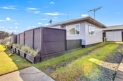 Photo of property in 1/58 Riversdale Drive, Merrilands, New Plymouth, 4312