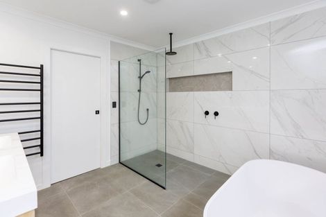 Photo of property in 5 Gloucester Street, Silverstream, Upper Hutt, 5019
