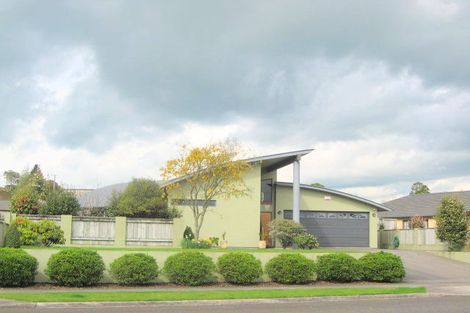 Photo of property in 15 Shelter Grove, Frankleigh Park, New Plymouth, 4310
