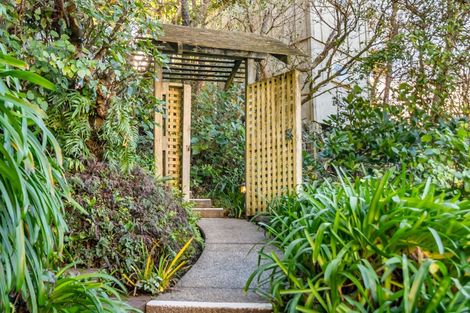 Photo of property in 46 Fortification Road, Karaka Bays, Wellington, 6022