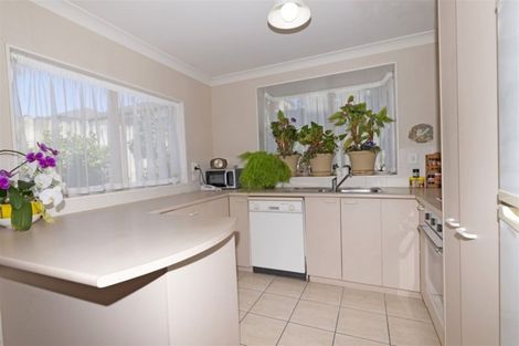 Photo of property in 12 Martin Jugum Lane, Ranui, Auckland, 0612
