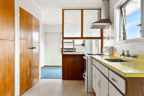 Photo of property in 1/305 Great North Road, Henderson, Auckland, 0612