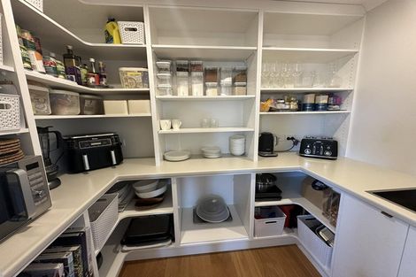 Photo of property in 8 Roundhouse Close, Whitby, Porirua, 5024