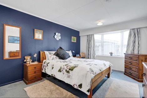 Photo of property in 22 Waiwera Place, Merrilands, New Plymouth, 4312