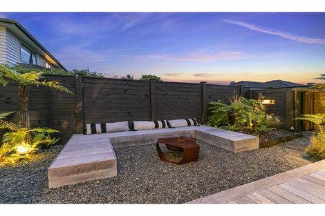 Photo of property in 11 Kelmore Place, Schnapper Rock, Auckland, 0632