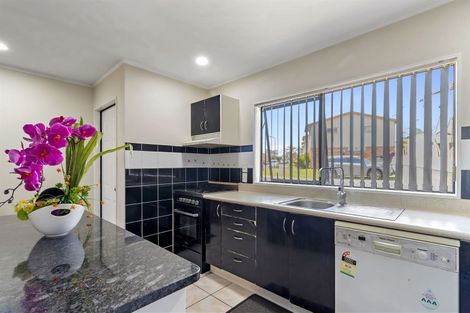 Photo of property in 8 Kora Avenue, Ranui, Auckland, 0612